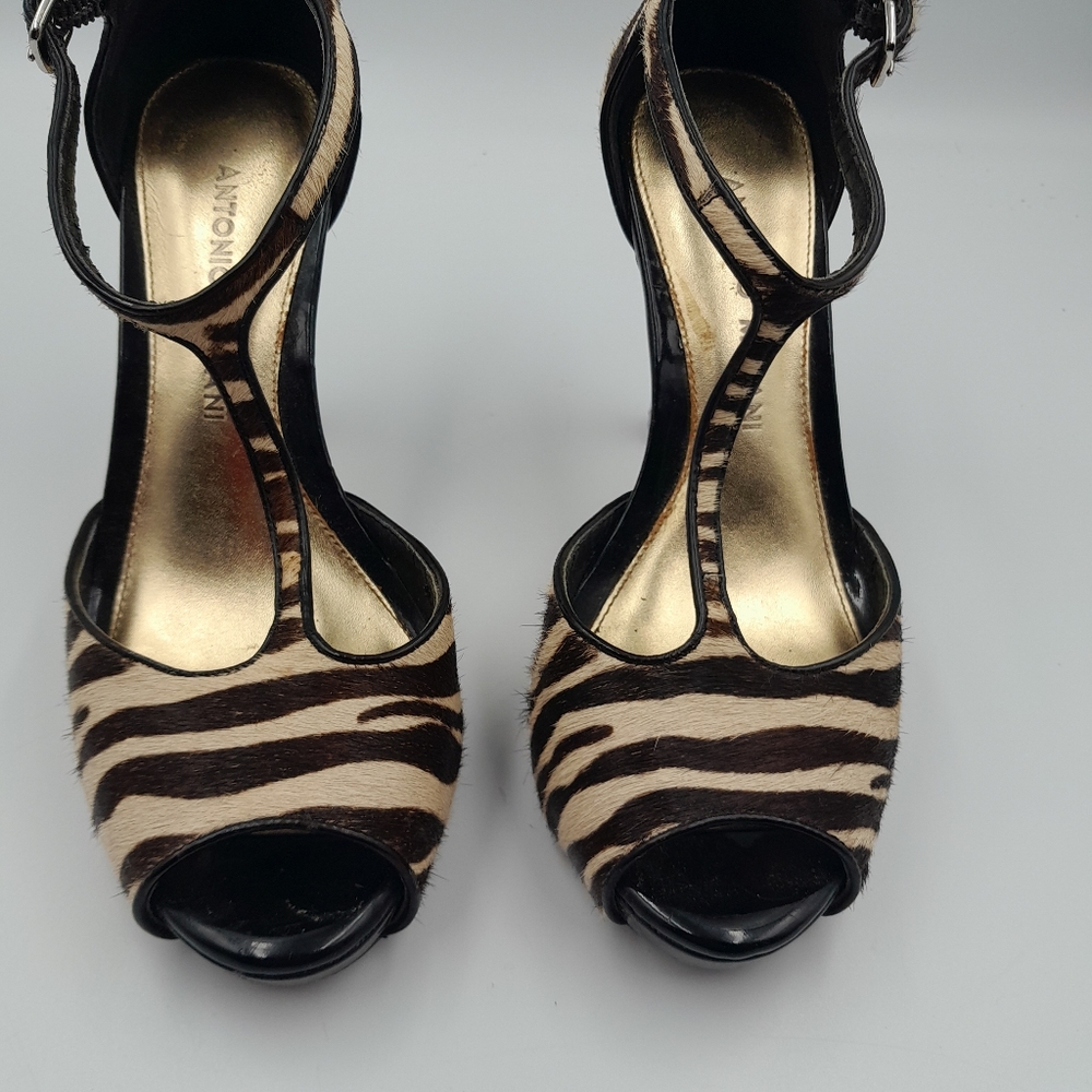 Antonio Melani heels open toe animal print tiger shoes with leather soles.